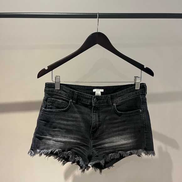 Black jean shorts size US 8 - Picture 2 of 7